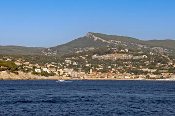 ville de Cassis vue de la mer