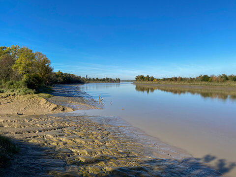 Estuaire de la Garonne dans le M&eacute;doc en Gironde