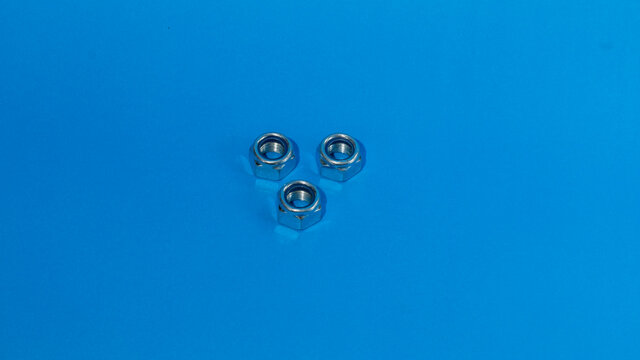 Tuercas y tornillos.  nuts and bolts.