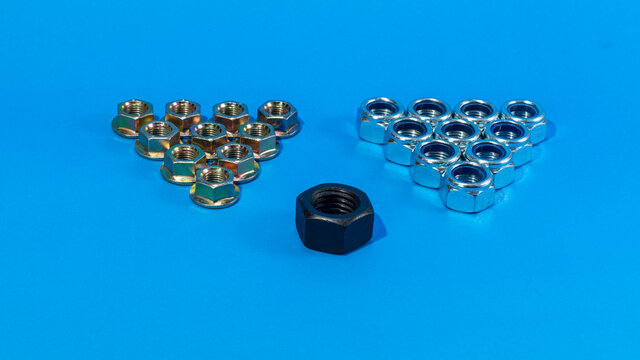 Tuercas y tornillos.  nuts and bolts.