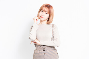 悩み事で困っている若い女性