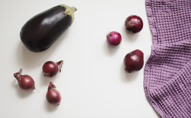 Red onion and kitchen towel isolated on white. autumn harvest, fresh vegetables