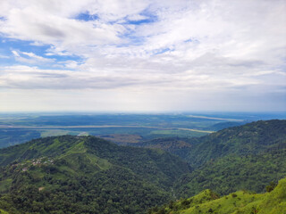 Naklejka premium green mountain with dramatic sky at morning from hill top