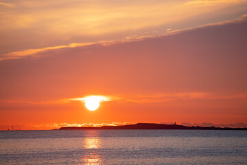 Obraz premium Sunrise over Nargin Island in the Caspian Sea.