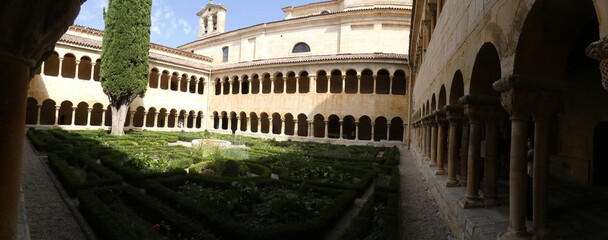 Obraz premium MONASTERIO DE SANTO DOMINGO DE SILOS, BURGOS, CASTILLA Y LEON, ESPAÑA