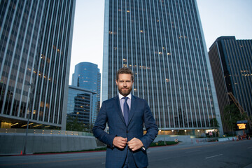 Fototapeta na wymiar trendy businessperson in businesslike suit outside the office, confidence