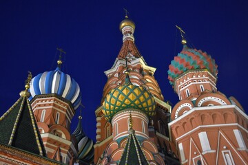 Fototapeta na wymiar Saint basil cathedral on the Red Square in Moscow at night