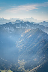 Fototapeta na wymiar Blick in die Bayrischen Alpen Richtung Zugspitze