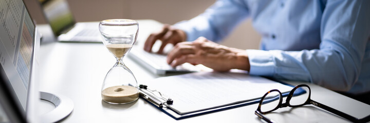 Late Invoice And Billing Deadline With Hourglass - obrazy, fototapety, plakaty