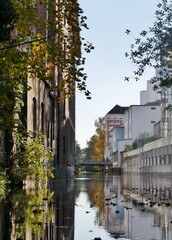 Fototapeta na wymiar Paddeln auf Alsterkanal in Hamburg