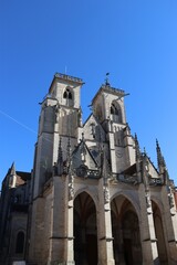 Fototapeta na wymiar church of Semur En Auxois 