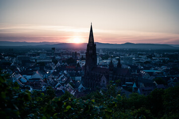 Fototapeta premium Freiburg im Breisgau Deutschland Münster Kirche Sonnenuntergang
