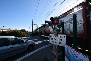 train Ter passage à niveau