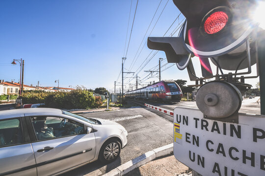 train Ter passage &agrave; niveau