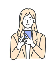 スマホを操作するスーツ女性