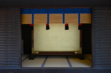 神聖な入り口の風景（2020年東京の明治神宮の拝殿）