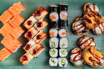 sushi, rolls