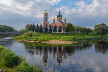 Fototapeta na wymiar View of the Cathedral of the Resurrection of Christ on a cloudy September day. Staraya Russa, Russia