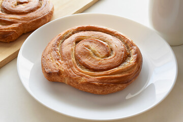Obraz na płótnie Canvas Danish pastry swirl on a white plate. 