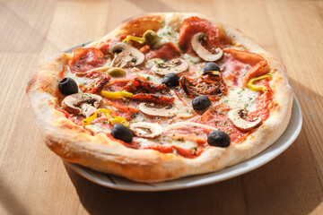Selbstgemachte Pizza, zuhause, Bachrohr