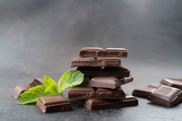 chocolate tower pieces chocolates with mint. recipe Cooking handmade chocolate bar, dessert, candies © Alex Desanshe