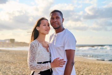 Obraz premium Portrait of a happy young beautiful couple on the beach
