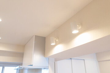 キッチン天井のスポットライト