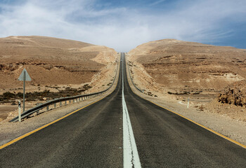 Road 12 from Eilat to Mitspe Ramon - obrazy, fototapety, plakaty