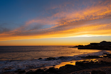 Fototapeta na wymiar Late sunset over the Carcavelos beach Portugal.