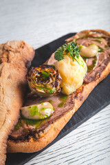 Shredded beef sandwich, crunchy onion and artichoke cream