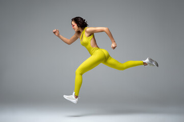 Fototapeta na wymiar Strong lady jumping during training