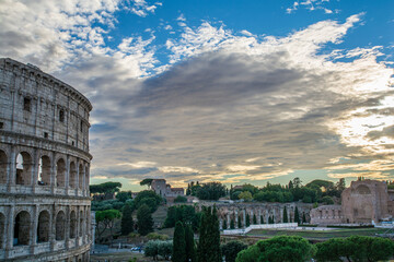 Roma: il viale dei Fori Imperiali ed il Colosseo. Duemila anni di storia in poche centinaia di metri