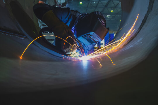 Welding of stainless steel pipes. Semi-automatic arc welding. MIG welding.