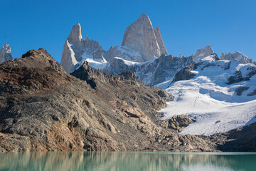 laguna esmeralda el calten nieve glaciar