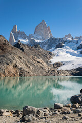 laguna esmeralda el calten nieve glaciar