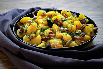 fried potato with wild mushrooms
