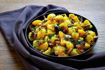 fried potato with wild mushrooms