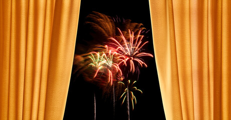Ein etwas aufgezogener Vorhang gibt den Blick auf ein Feuerwerk frei.
