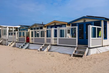 Rolgordijnen Beach houses on the beach of Wijk aan Zee, Noord-Holland Province, The Netherlands © Holland-PhotostockNL