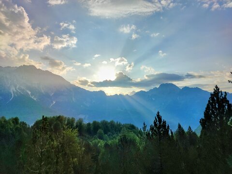 Monta&ntilde;as de Albania en Theth