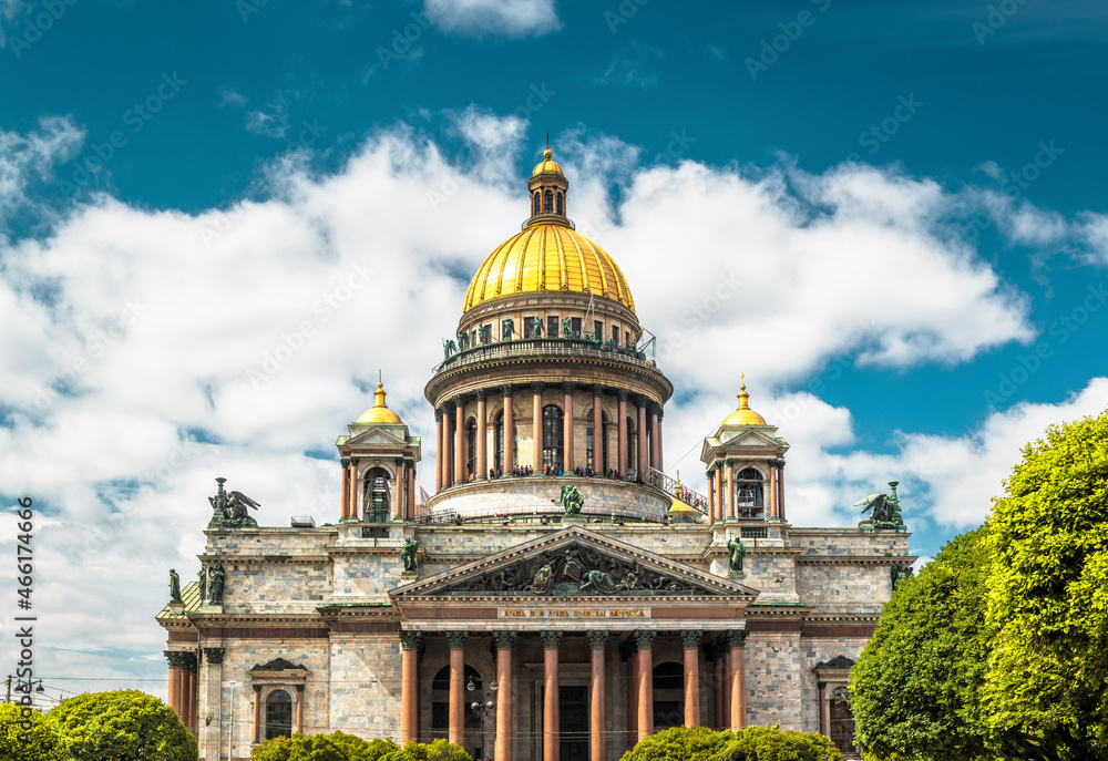 Wall mural st isaac's cathedral in saint petersburg, russia