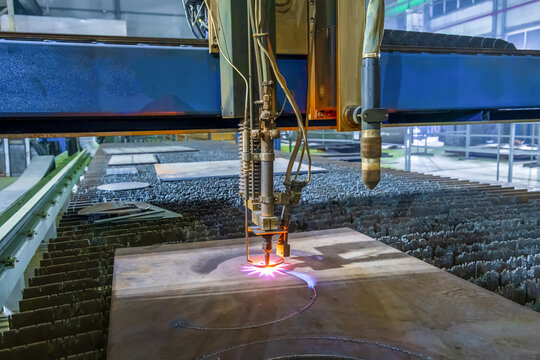 Gas cutting of sheet steel on a machine with numerical control. Splashes of molten metal. - Powered by Adobe