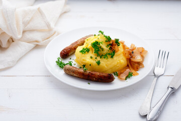 Kartoffelpüree mit Bratwurst