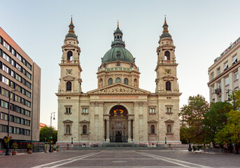 Fototapeta na wymiar St. Stephen's basilica in center of Budapest, Hungary