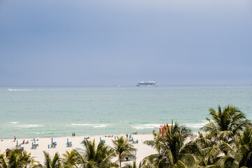 Obraz premium Beautiful beach in Miami Florida USA. This view is from a hotel room during the summer. Many tourists come along to enjoy the beach and the nice weather.