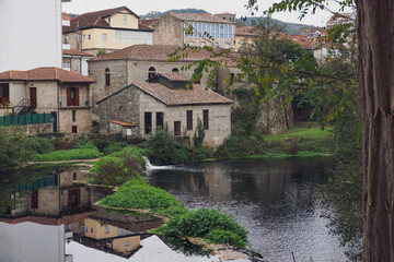 Fototapeta na wymiar houses in the river