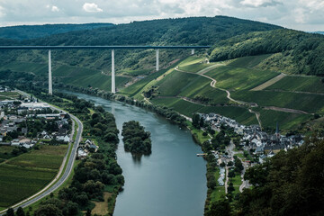 P&uuml;nderich Mosel Sonne Schatten Spiel