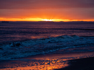 Obraz premium Picturesque seascape during sunset, Golden shining reflection of sunlight on the sea.