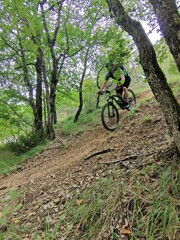 mtb rider down a steep slope