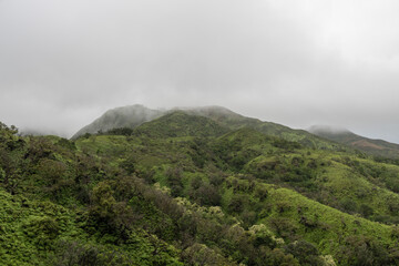 Obraz na płótnie Canvas Scenic view along the Waihee Ridge Trail on a heavily overcast day, Maui, Hawaii 